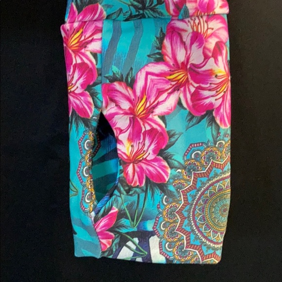 Lilikoi Rash Guard top XS - Picture 2 of 3